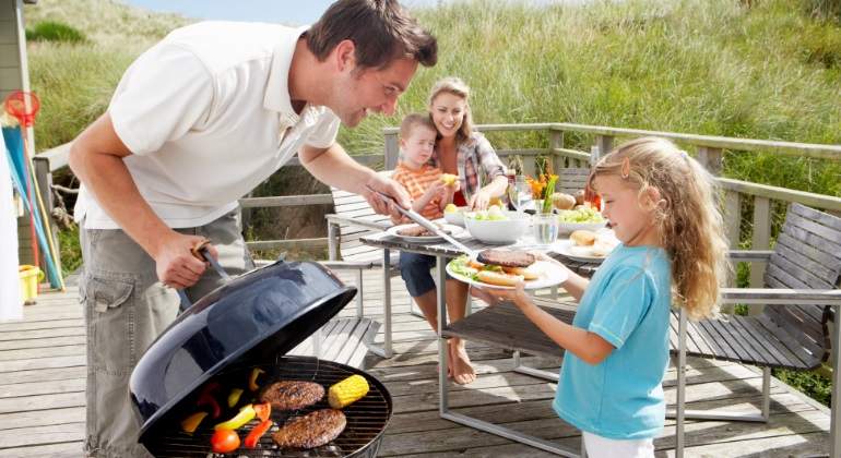 vacaciones-barbacoa-familia-dreamstime.jpg