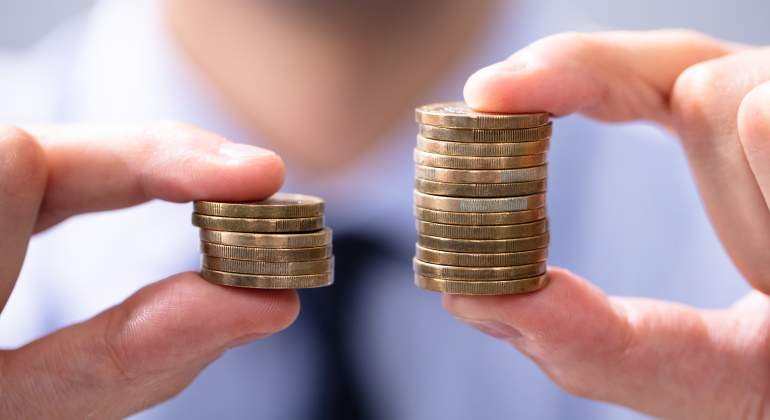 monedas-mano-istock.jpg