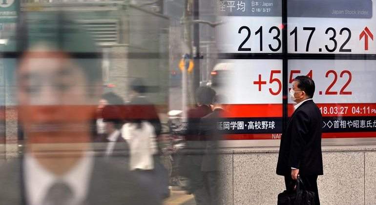 nikkei-transparente-efe.jpg