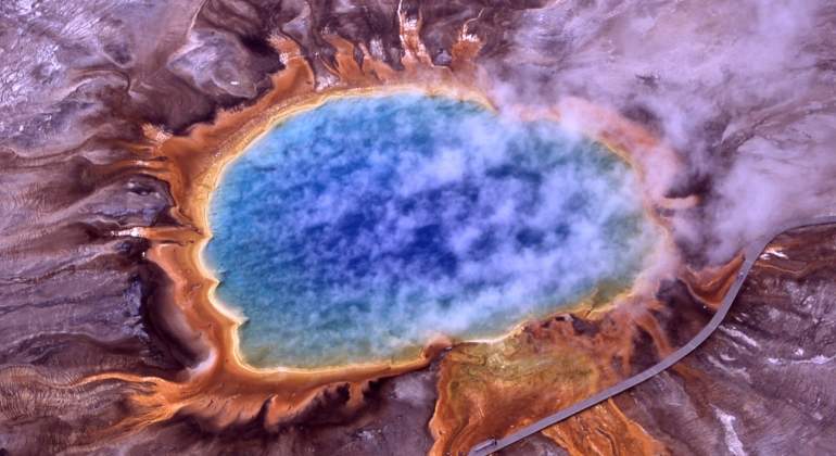 gran-fuente-prismatica-yellowstone-wikipedia.jpg
