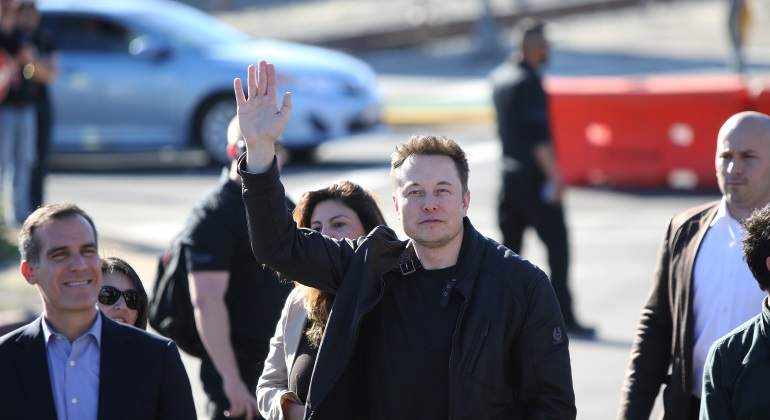 musk-saluda-victorioso.jpg