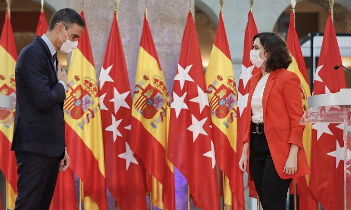sanchez-ayuso-banderas-ep.jpg