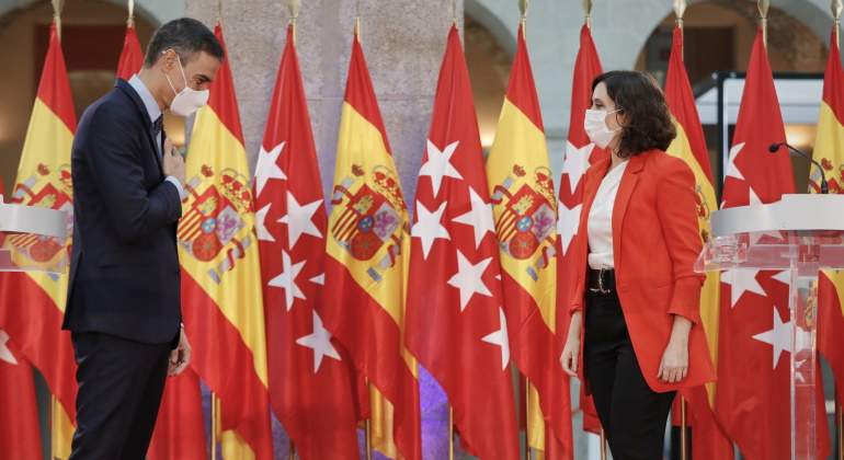 sanchez-ayuso-banderas-ep.jpg
