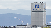 Reyes Maroto confirma que el estatuto electrointensivo llegará a tiempo para salvar el plazo de Alcoa