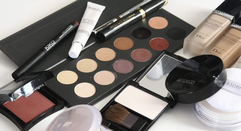cosmetics-1063134_1920.jpg