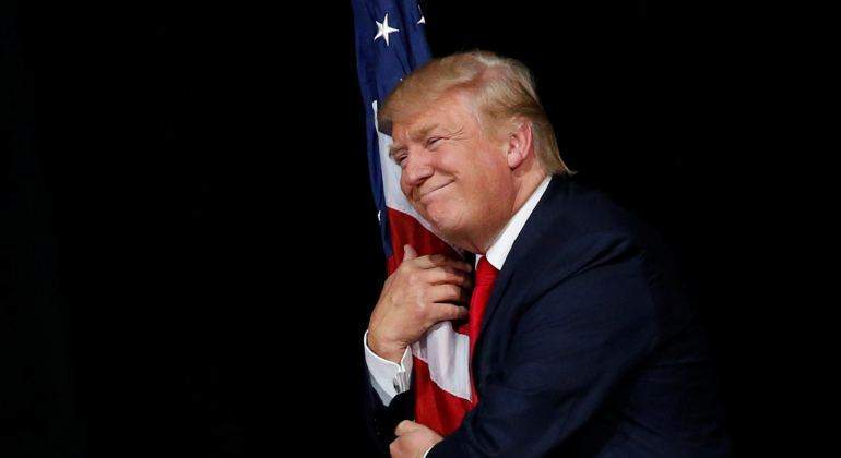 donald-trump-bandera-eeuu-reuters.jpg