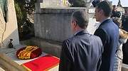 Pedro Sánchez homenajea a Manuel Azaña ante su tumba en Montauban (Francia)