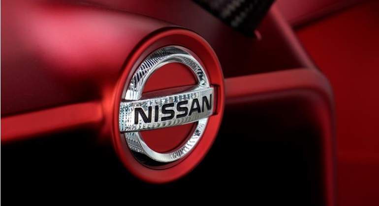 nissan-rojo.jpg