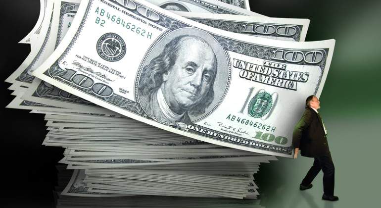 rico-dolares-dreamstime.jpg