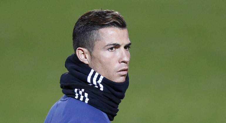 CR7-mirada-2016-mundial-clubes-entreno-efe.jpg