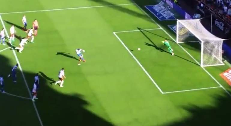 alves-para-penalti.jpg