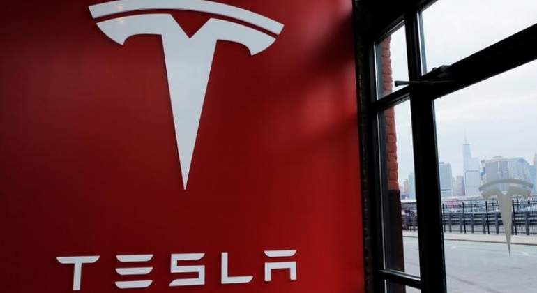 tesla-logo-reuters.jpg