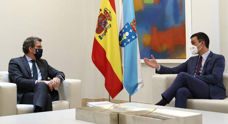Sanchez-Feijoo-2021-Moncloa.jpg