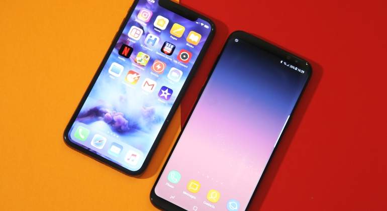 apple-samsung-smartphones.jpg