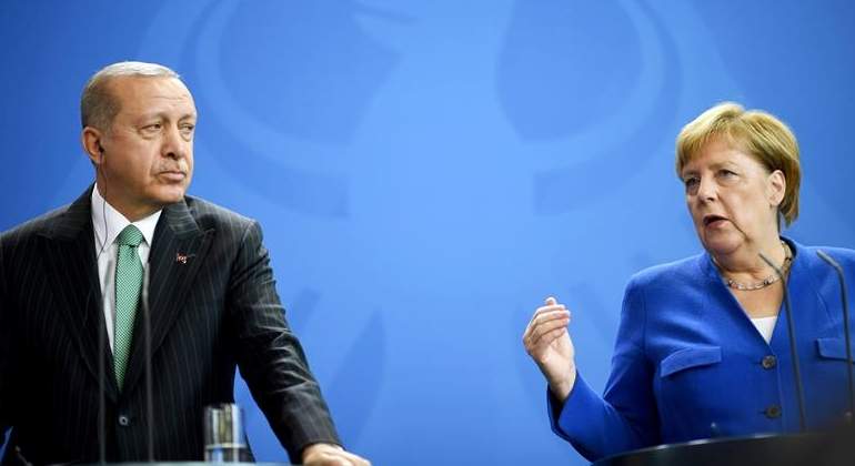 erdogan-merkel-efe.jpg