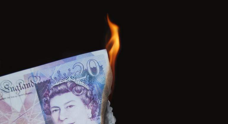 billete-libra-arde-dreamstime-770x420.jpg