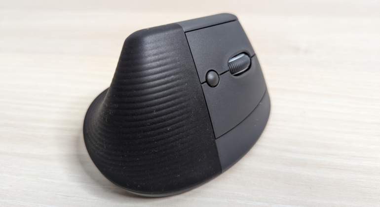 logitech-lift-1.jpg