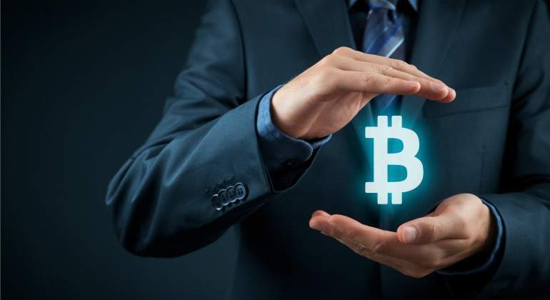 bitcoin-manos-luz.jpg