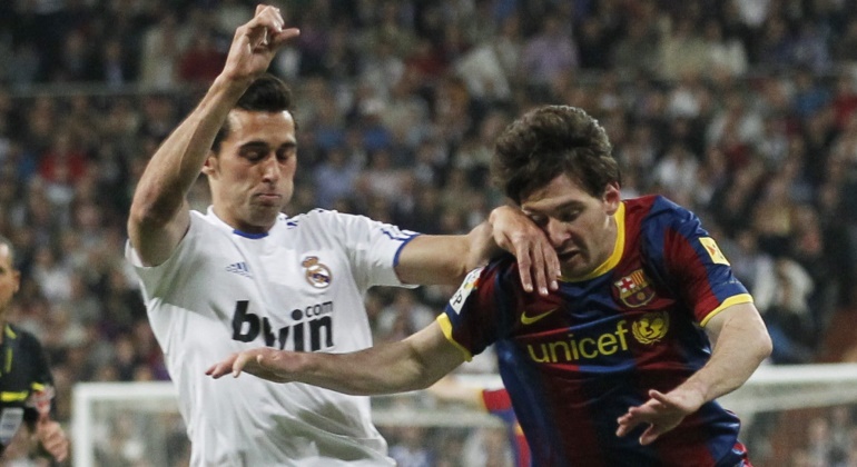 Arbeloa-Messi-2011-clasico-reuters.jpg