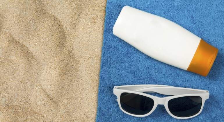 gafas-de-sol-y-crema-solar.jpg