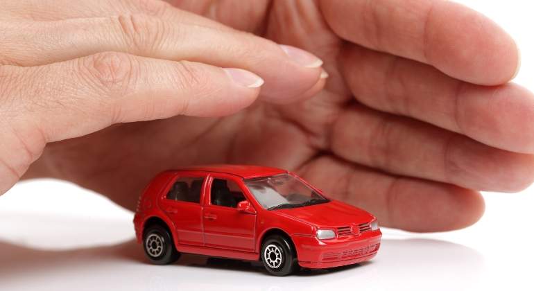 coche-seguro-manos.jpg