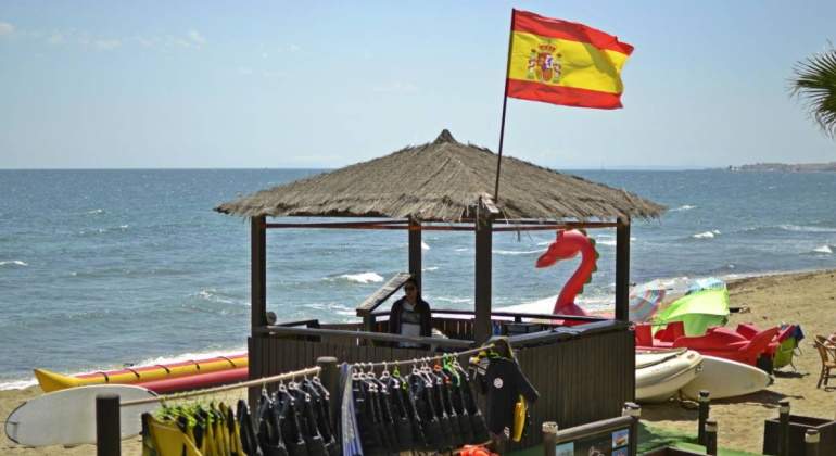 espana-playa-vacia.jpg