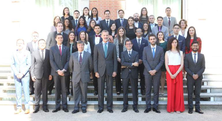 foto-grupo-recepcion-Casa-Real-2018-copy-defini.jpg