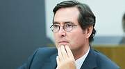 Garamendi advierte a Sánchez en Moncloa de que ahora no es el momento de subir impuestos
