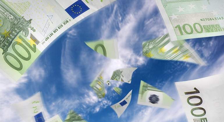 Euros-volando-Dolmen-Colja.jpg