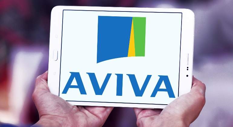 aviva-tablet-manos-dreamstime.jpg