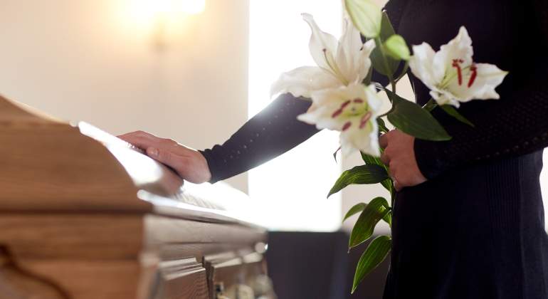 funeral-precio-entierro-incineracion-dreamstime.jpg