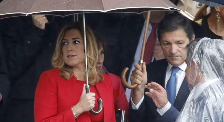 susana-diaz-javier-fernandez-paraguas-efe.jpg