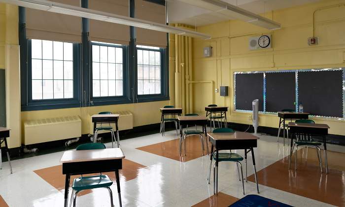 aula-vacia-colegios-distancia-reuters.jpg