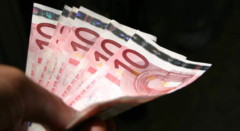 billetes-euro-mano-dreams-770.jpg