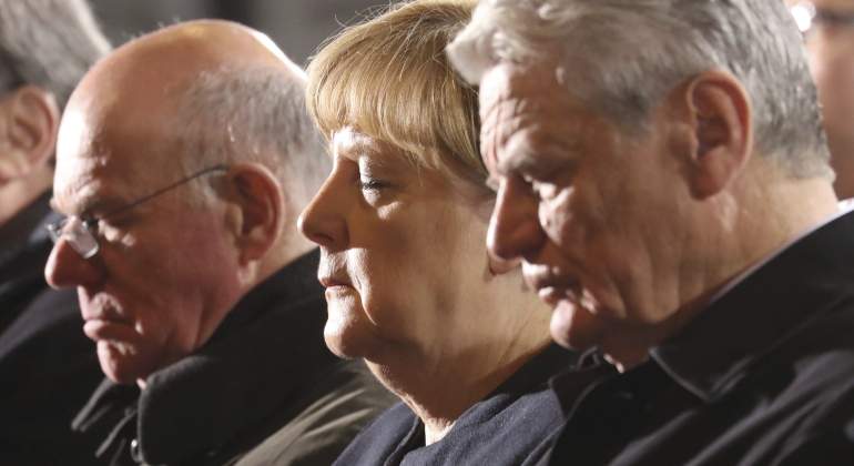 angela-merkel-ceremonia-victimas-berlin-20diciembre2016-efe.jpg