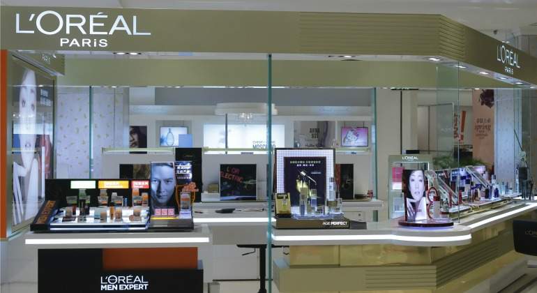 loreal-stand.jpg