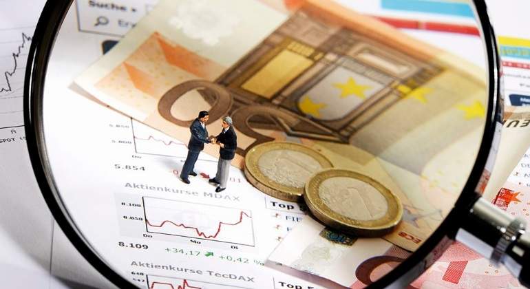 lupa-dinero-senores-getty.jpg