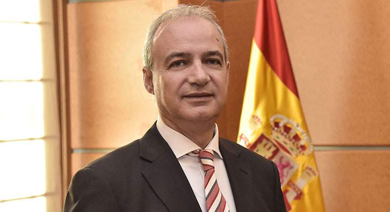 Ricardo_Gabaldon_Presidente_Graduados_EE.jpg