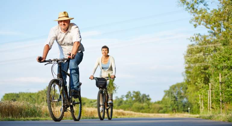 jubilados-bicicleta-paseo-dreamstime.jpg