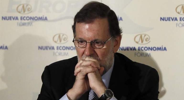 rajoy-piensa-25oct-efe.jpg