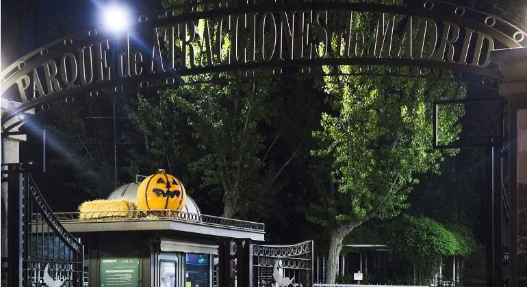 770x420-parque-de-atracciones-madrid-entrada.jpg