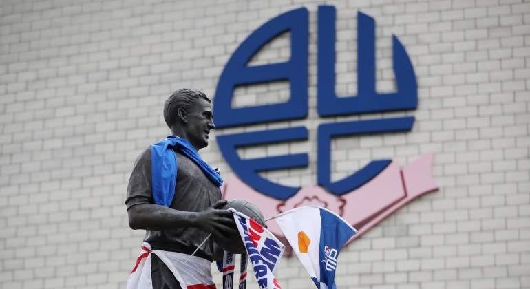bolton-escudo-fachada-estadio-reuters.jpg