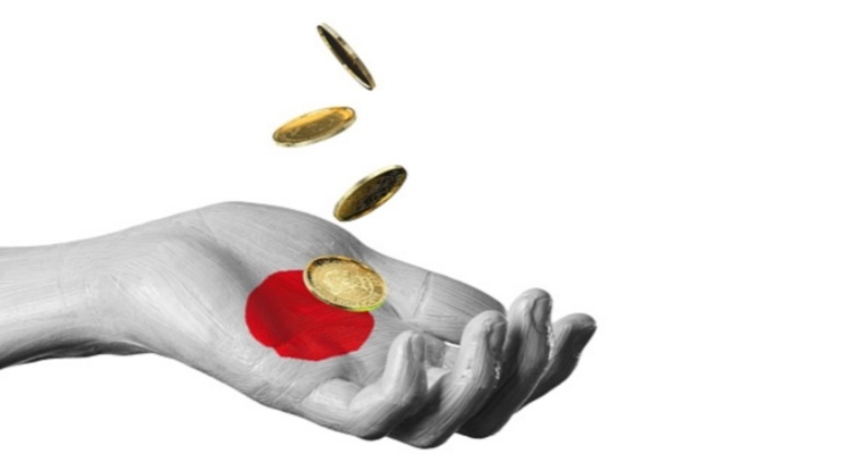 japon-mano-monedas.jpg