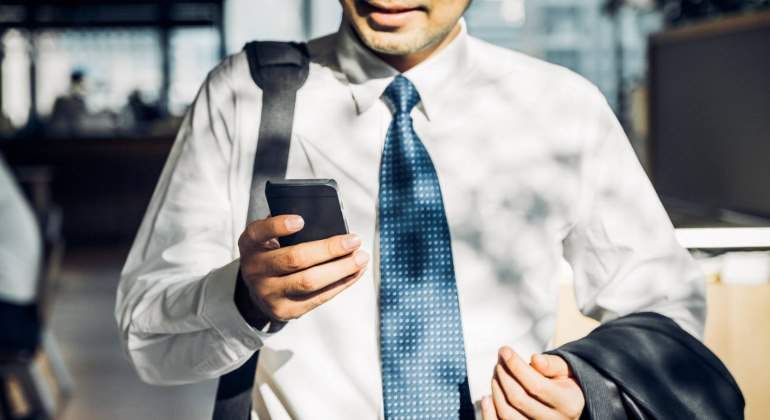 trabajador-movil-alamy.jpg