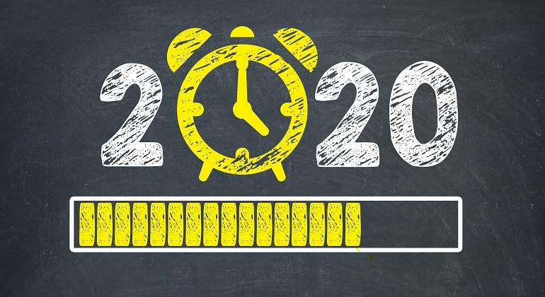 Una-pizarra-con-el-numero-2020-escrito-iStock.jpg