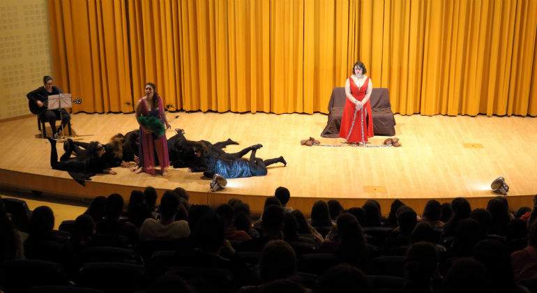 Jorn_Teatro_Hum7111111111.jpg