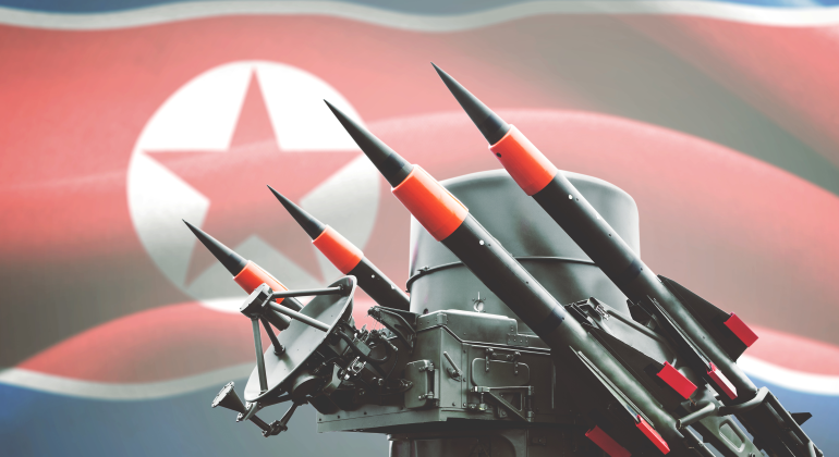 corea-norte-arma-nuclear-bandera-dreamstime.png