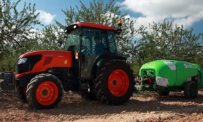 pulverizadores-fede-kubota-tractor.jpg