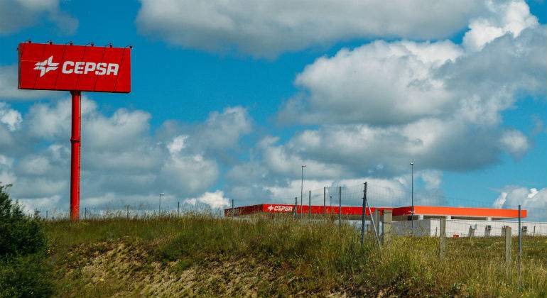cepsa-campo-gasolinera.jpg