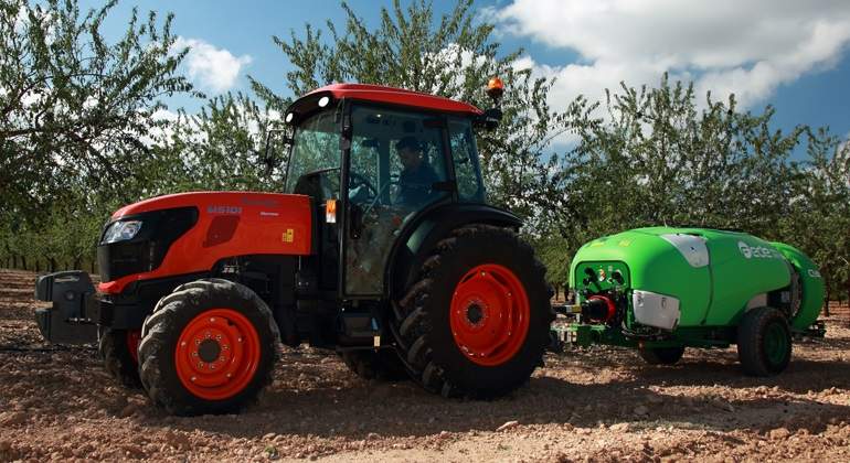 pulverizadores-fede-kubota-tractor.jpg